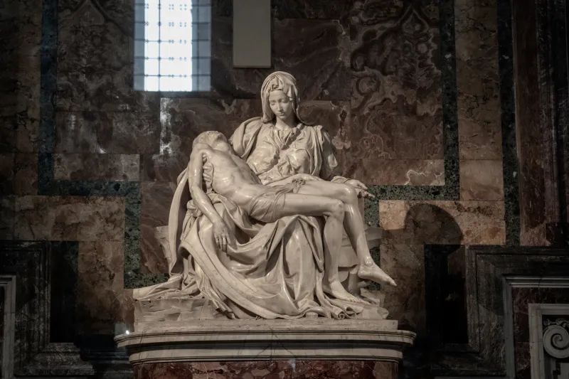 聖堂内のピエタ